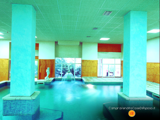 hotel con destinazione casa di riposo - piscina interna