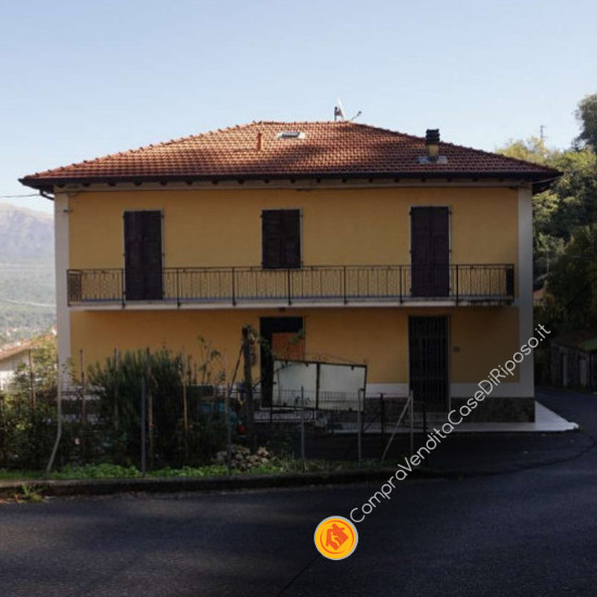 Immobile destinazione casa famiglia - facciata