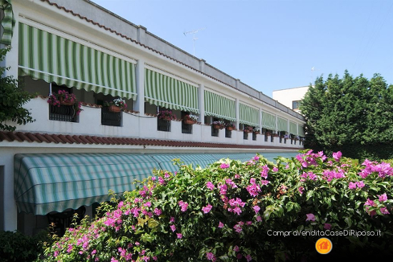 hotel destinazione casa di riposo - facciata
